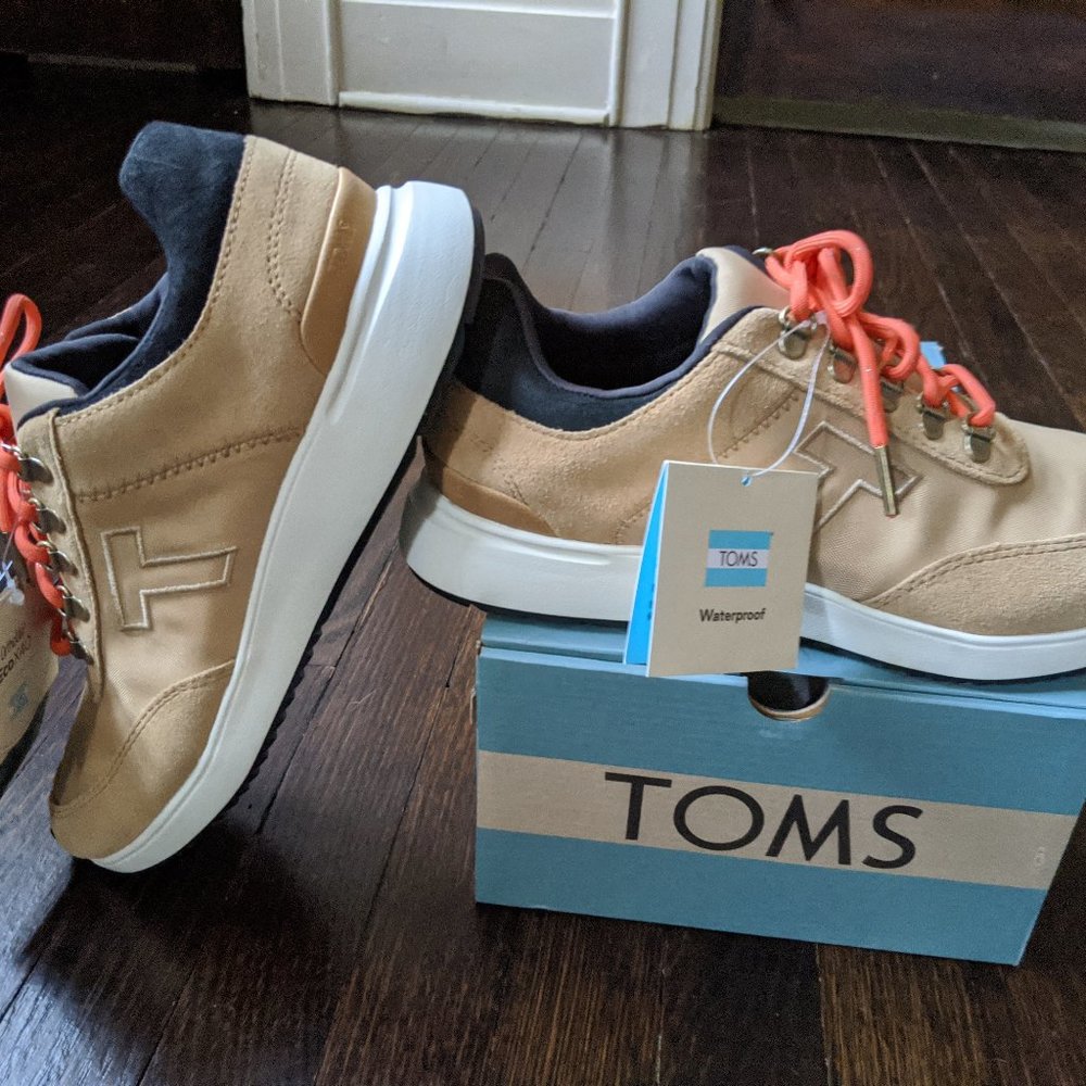 7.5 TOMS Women's Waterproof Suede Arroyo Sneakers